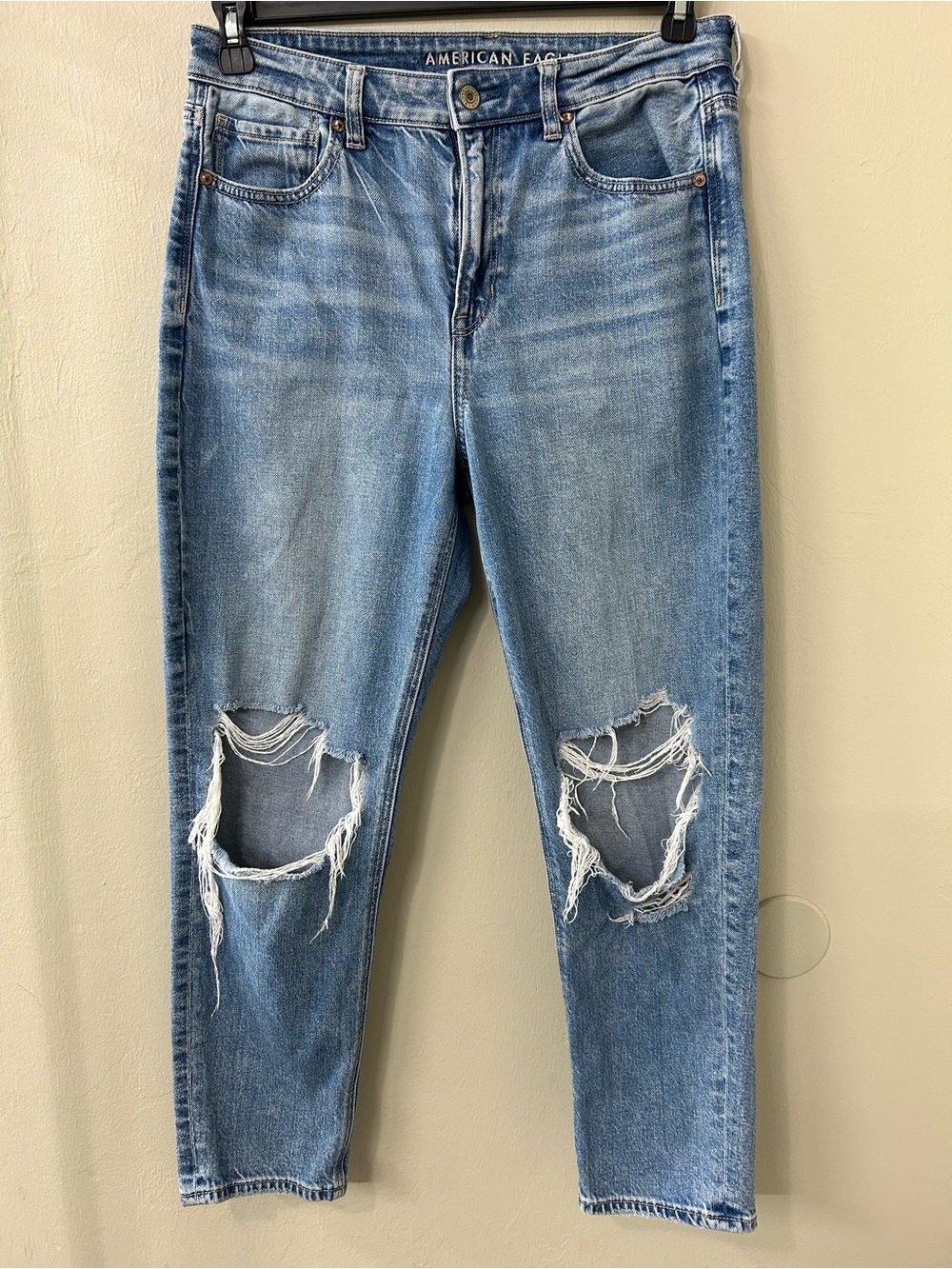 American Eagle Mom Jean Light Blue Denim Distressed Jeans Sz 8 S